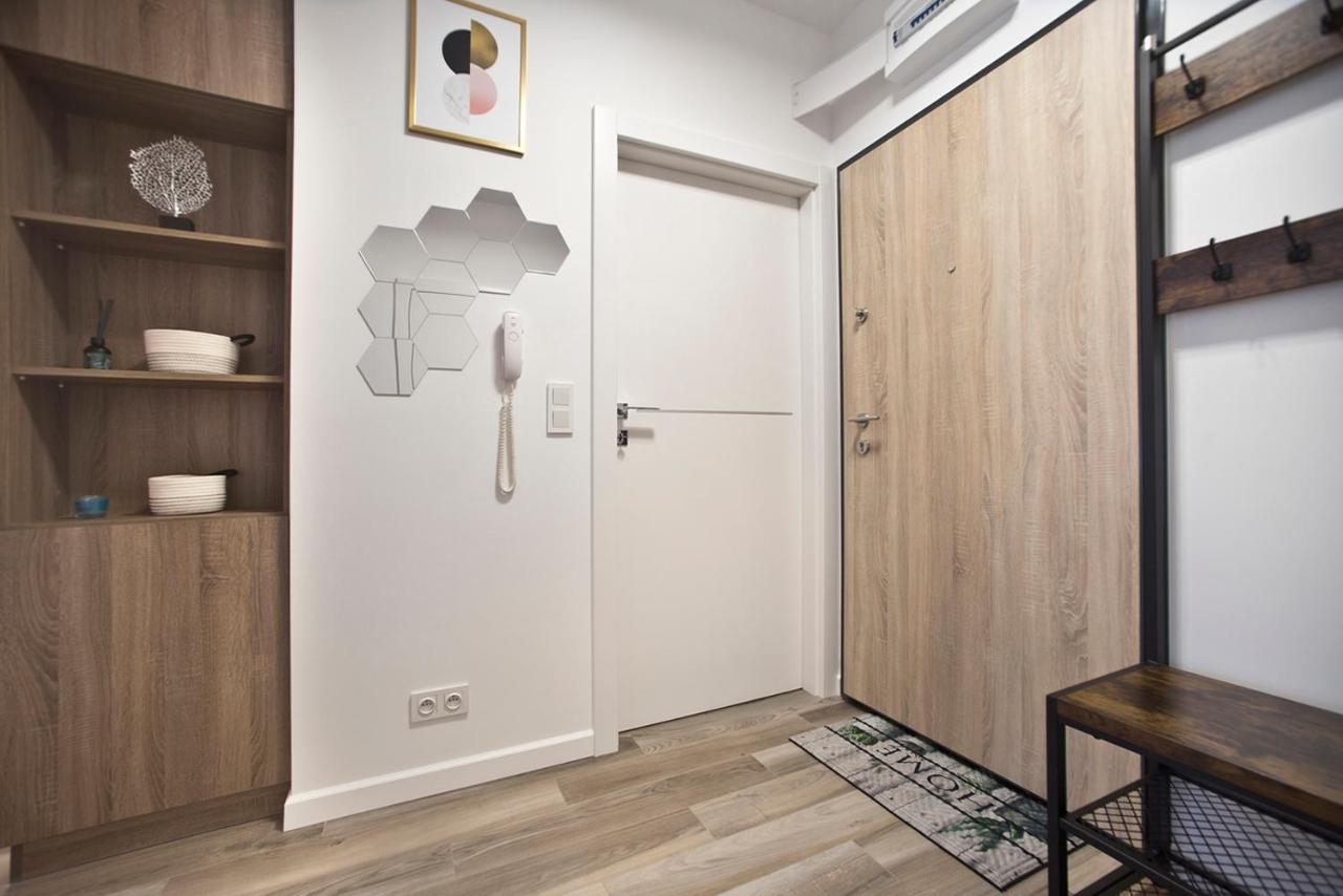 Goclaw P&O Serviced Apartments ワルシャワ エクステリア 写真