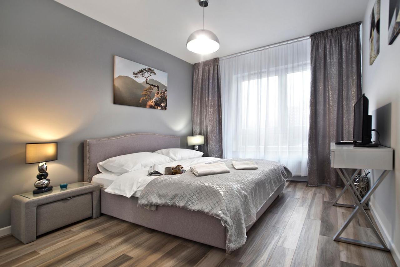 Goclaw P&O Serviced Apartments ワルシャワ エクステリア 写真